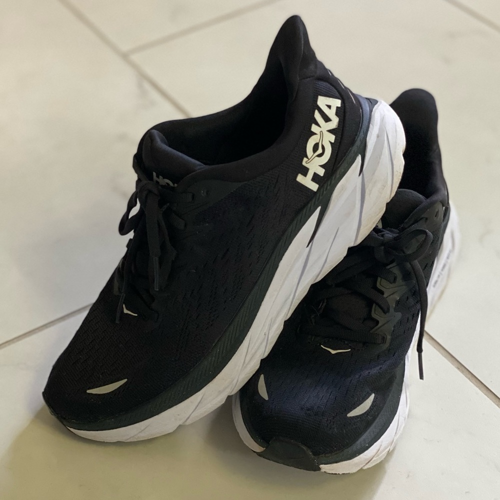 HOKA Women’s Clifton 8 Running Shoe size 8.5